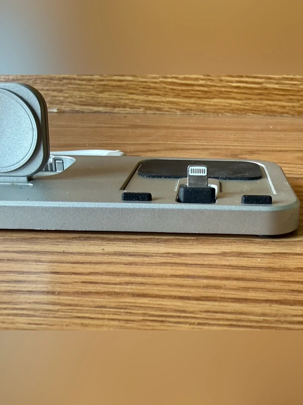3-in-1 foldable charging station compatible with iPhones, Apple Watches,AirPods.